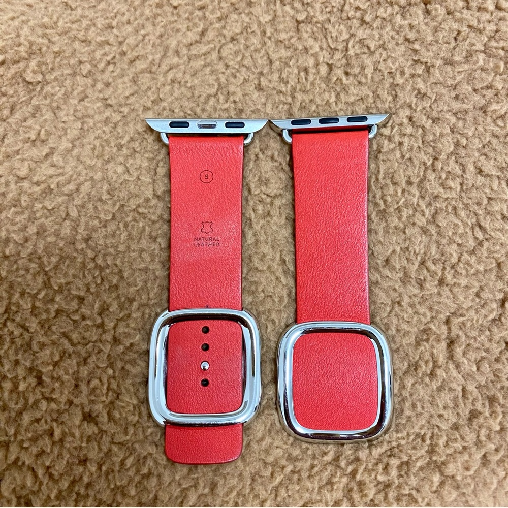Genuine Apple Watch Modern Magnetic Clasp Leather Band in Red size S 38mm ❤️